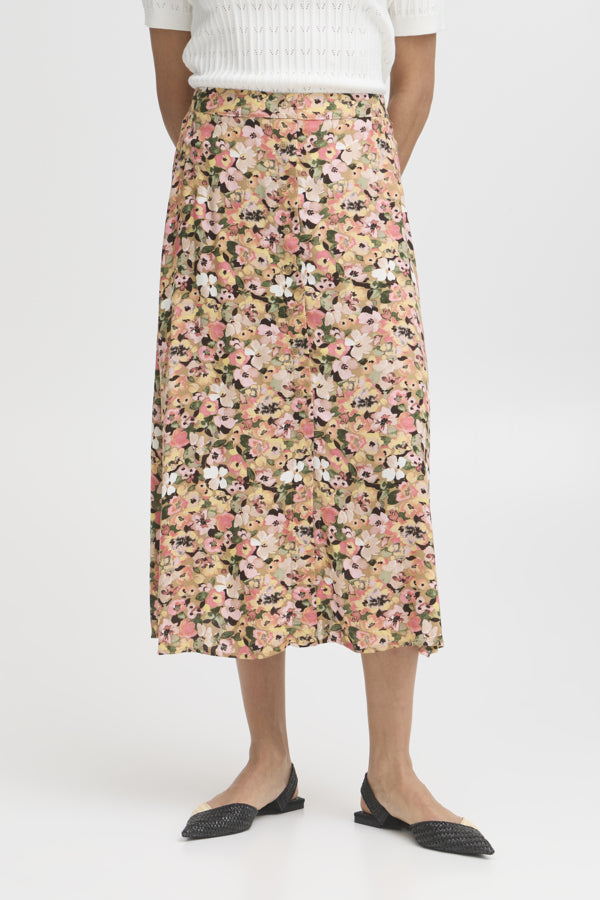 Falda midi, con goma en parte trasera de la cintura y abertura delantera.
Composición; 100% Viscosa (LENZING™ ECOVERO™).
Se recomienda lavar a mano o en lavadora hasta 30º. No usar lejía, planchar suavemente del revés hasta 110º y no usar secadora.