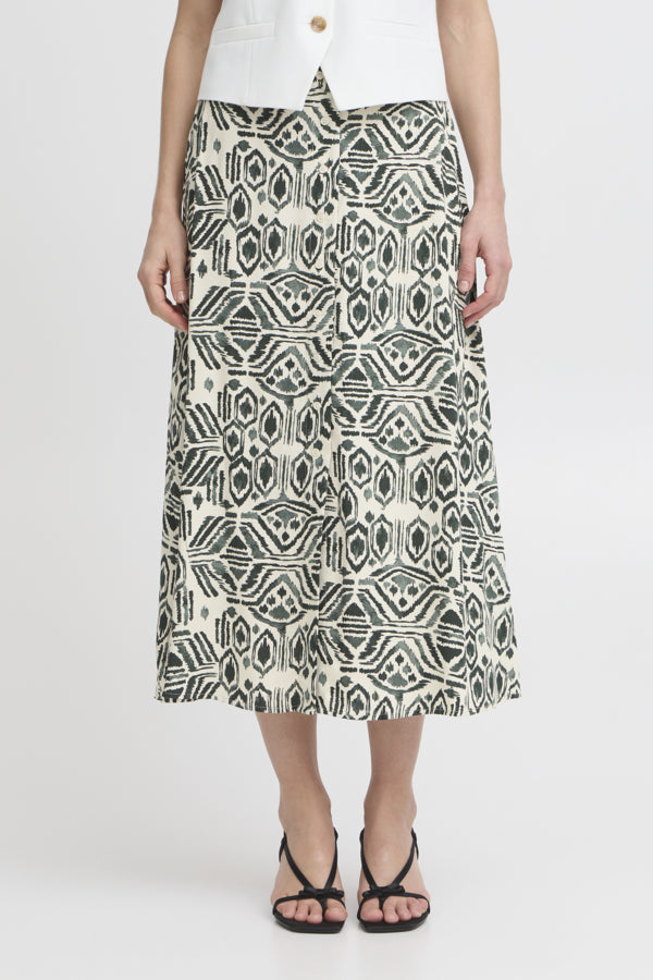 Falda midi, con goma en parte trasera de la cintura y abertura delantera.
Composición; 100% Viscosa (LENZING™ ECOVERO™).
Se recomienda lavar a mano o en lavadora hasta 30º. No usar lejía, planchar suavemente del revés hasta 110º y no usar secadora.