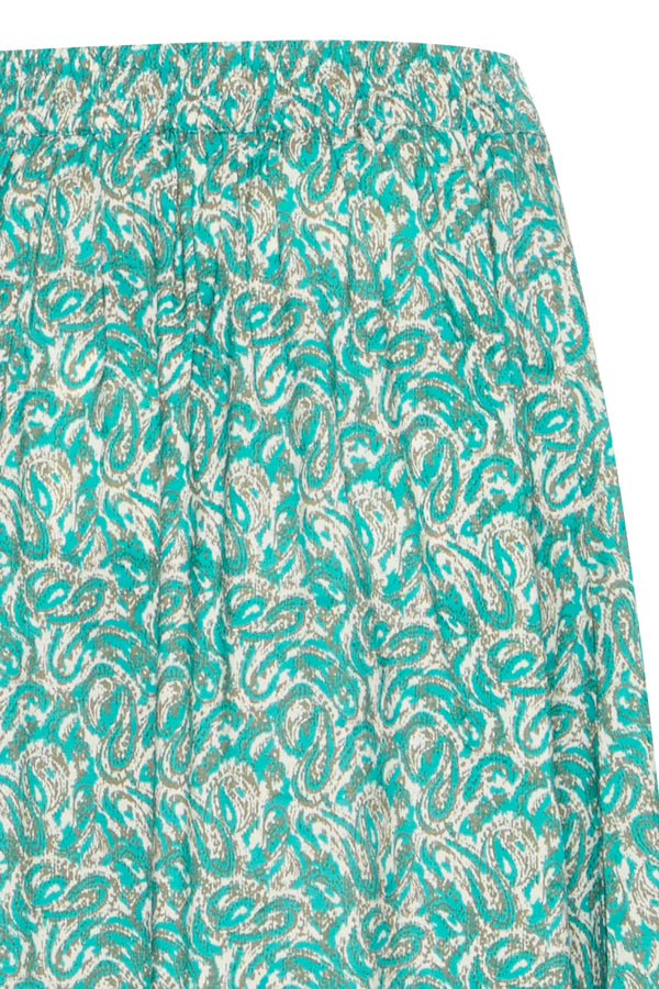 Falda larga estampada con goma en cintura.
Composición: 85% Viscosa (LENZING™ ECOVERO™) y 15% Poliamida.
Se recomienda lavar a mano o en lavadora hasta 30º. No usar lejía, planchar suavemente del revés hasta 110º y no usar secadora.