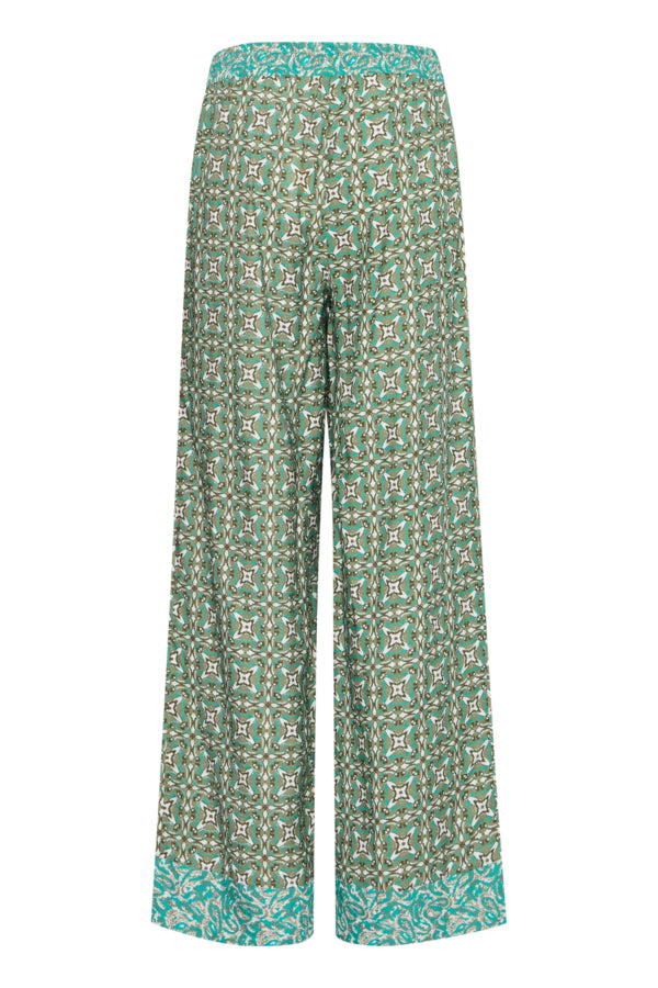 Pantalón ancho con cintura de goma con estampado haciendo contraste y en los bajos.
Composición: 85% Viscosa (LENZING™ ECOVERO™) y 15% Poliamida.
Se recomienda lavar a mano o en lavadora hasta 30º. No usar lejía, planchar suavemente del revés hasta 110º y no usar secadora.