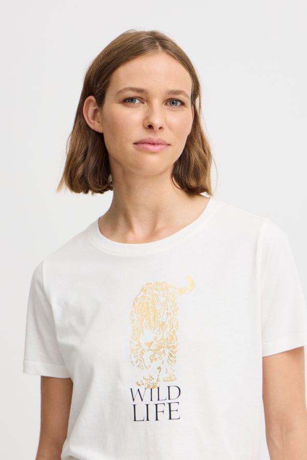 Camiseta con estampado original y combinable.
Composición: 100% Algodón.
Se recomienda lavar a mano o en lavadora hasta 30º. No usar lejía, planchar suavemente del revés hasta 110º y no usar secadora.