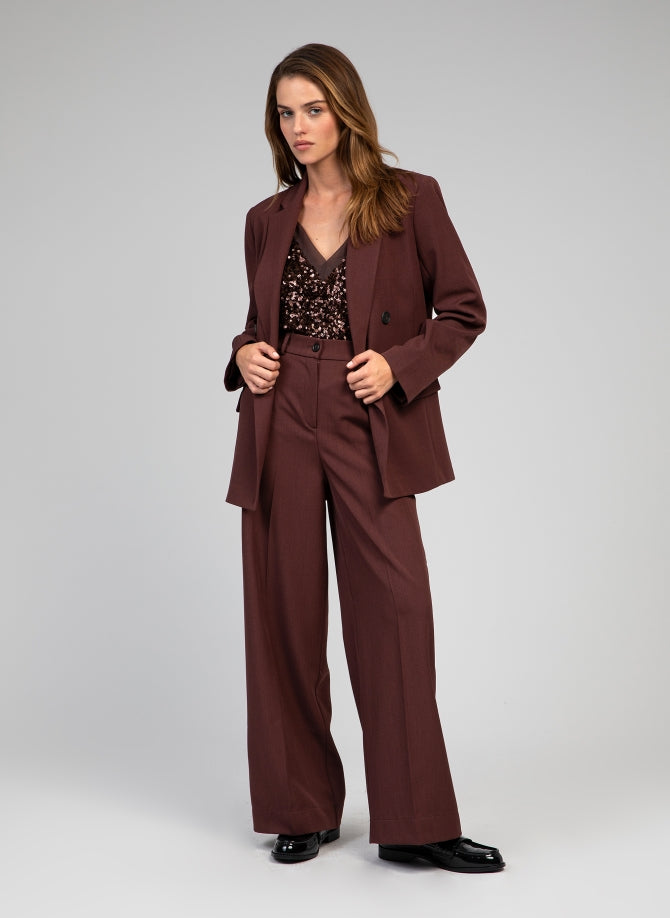 Top de lentejuelas con tira ajustable. Tejido muy cómodo.
Composición: 100% polyester.
Se recomienda lavar a mano o en lavadora hasta 30º. No usar lejía, planchar suavemente del revés hasta 110º y no usar secadora.