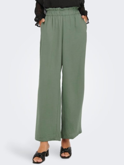 Pantalón largo ancho y fresco, con goma en cintura y bolsillos. Composición: 51% poliéster reciclado y 49% poliéster. Se recomienda lavar a mano o en lavadora hasta 30º. No usar lejía, planchar suavemente del revés hasta 110º y no usar secadora.