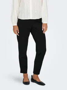 Pantalón de tejido super cómodo, goma en cintura, bolsillos y pierna estrecha.
Composición: 66% Viscosa, 30% Nylon y 4% Elastano.
Se recomienda lavar a mano o en lavadora hasta 30º. No usar lejía, planchar suavemente del revés hasta 110º y no usar secadora.