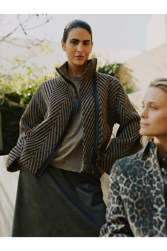 Abrigos B Young: estilo nórdico y elegancia para el invierno