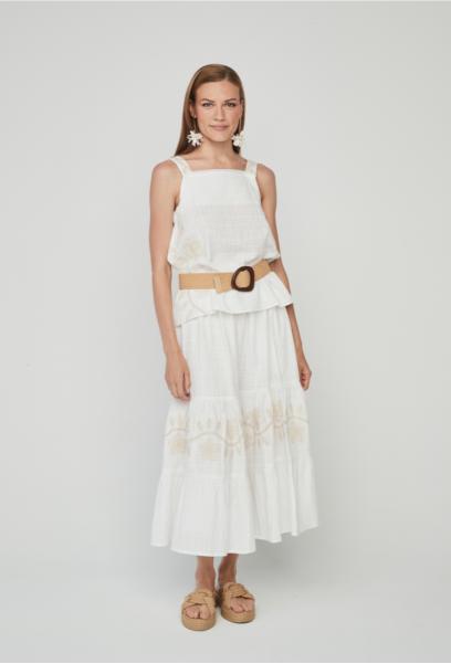 Falda midi de vuelo con bordado a contraste de estructura en algodón. Goma en cintura.ç

Composición: 100% Algodón.

Se recomienda lavar a mano o en lavadora hasta 30º. No usar lejía, planchar suavemente del revés hasta 110º y no usar secadora.