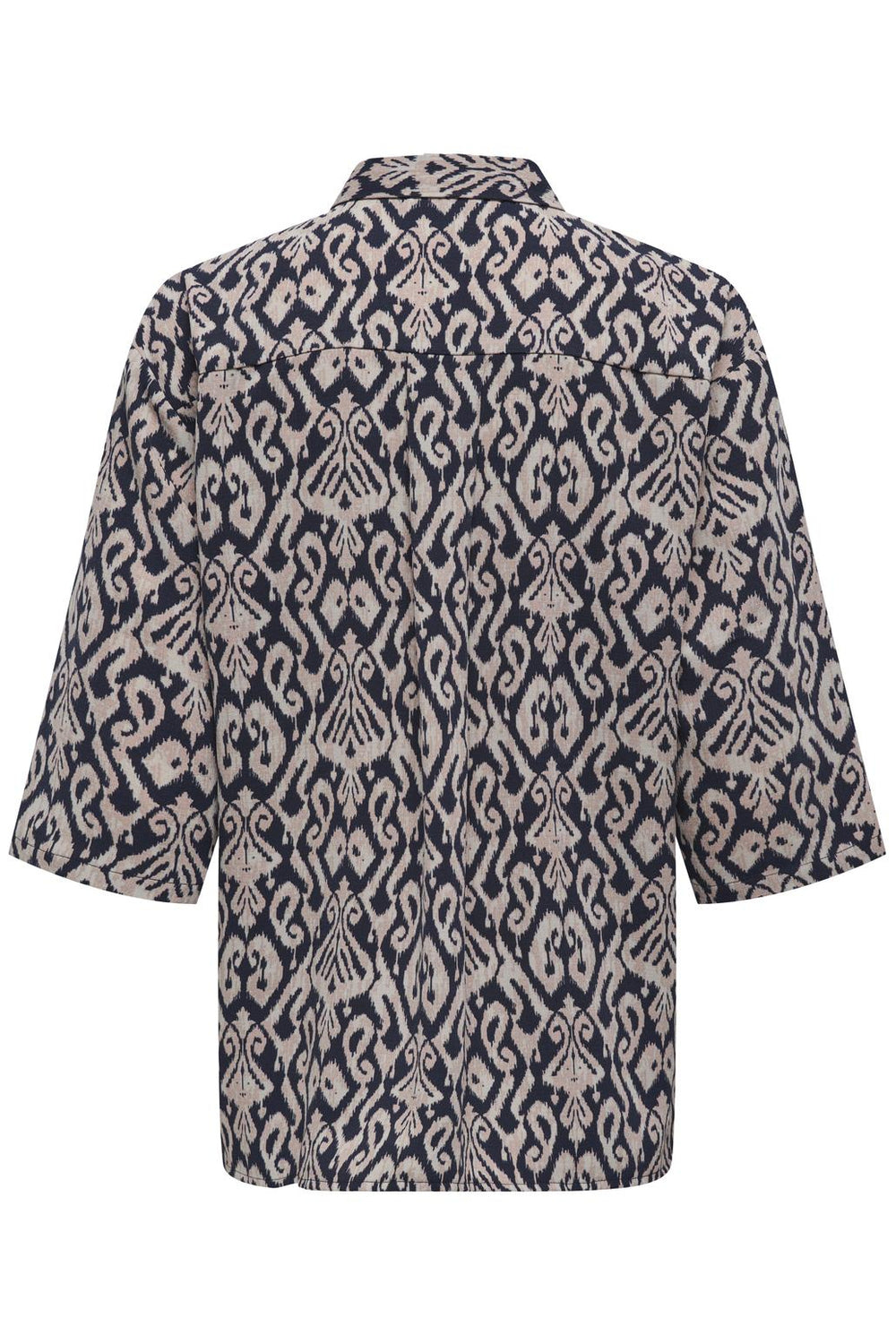 Camisa de manga corta, con cuello, botones y un bolsillo en el pecho.

Composición: 100% Poliéster.

Se recomienda lavar a mano o en lavadora hasta 30º. No usar lejía, planchar suavemente del revés hasta 110º y no usar secadora.