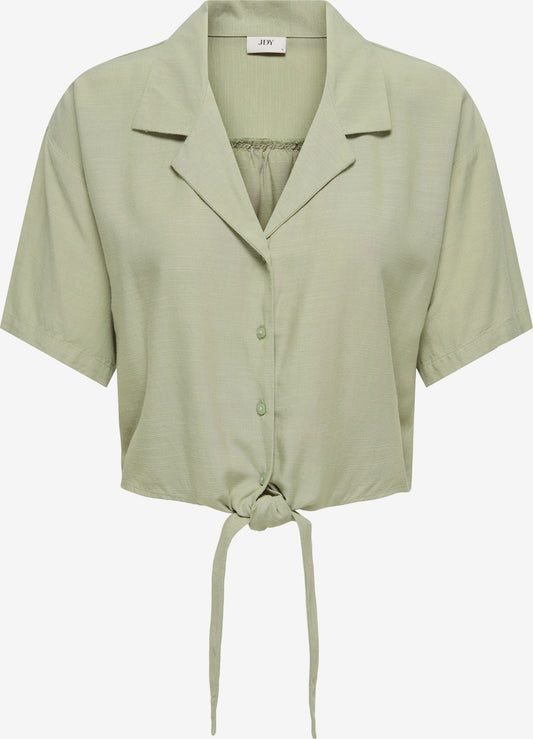 Camisa de manga corta y cuello de solapa, con lazo en cintura.

Composición: 90% Viscosa y 10% Lino.

Se recomienda lavar a mano o en lavadora hasta 30º. No usar lejía, planchar suavemente del revés hasta 110º y no usar secadora.