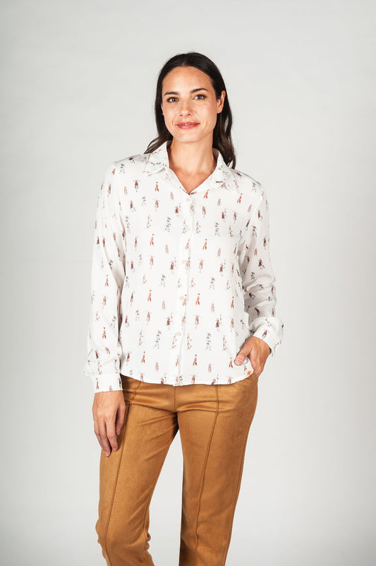 Camisa estampada, con cuello. Tejido espectacular.

Composición: 100% Poliéster.

Se recomienda lavar a mano o en lavadora hasta 30º. No usar lejía, planchar suavemente del revés hasta 110º y no usar secadora.