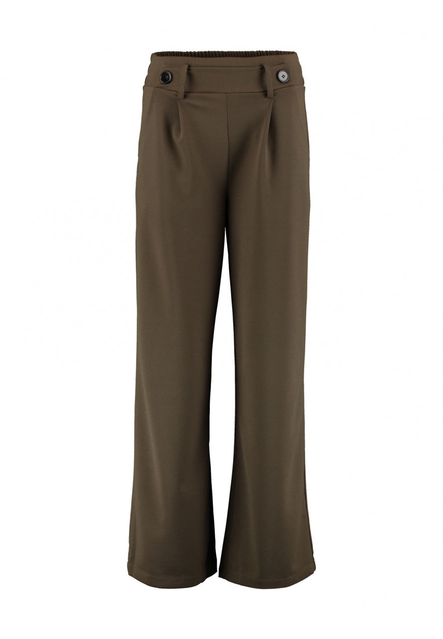 Pantalón ancho con cintura de goma y bolsillos. Dos botones decorativos en la parte delantera. tejido elástico y suave.

Composición: 95% Poliéster y 5% Elastán.

Se recomienda lavar a mano o en lavadora hasta 30º. No usar lejía, planchar suavemente del revés hasta 110º y no usar secadora.