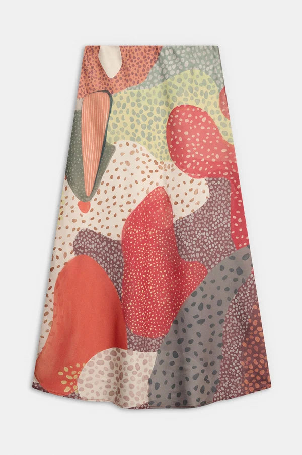 Inspirada en los campos de tulipanes que florecen en Holanda, esta falda fluida celebra la belleza de lo sencillo. Su caída ligera y su brillo suave crean movimiento y elegancia en cada paso. Una prenda pensada para acompañarte con naturalidad. Porque, igual que las flores, tu estilo también florece cada día.

Composición: 100% Poliéster.

Se recomienda lavar a mano o en lavadora hasta 30º. No usar lejía, planchar suavemente del revés hasta 110º y no usar secadora.
