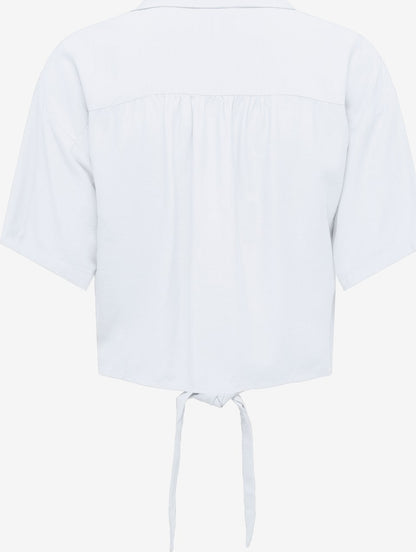 Camisa de manga corta y cuello de solapa, con lazo en cintura.

Composición: 90% Viscosa y 10% Lino.

Se recomienda lavar a mano o en lavadora hasta 30º. No usar lejía, planchar suavemente del revés hasta 110º y no usar secadora.