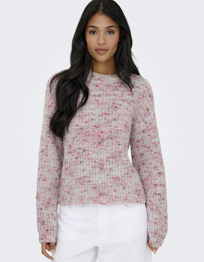 Jersey de cuello redondo, punto jaspeado, muy agradable al tacto.

Composición: 52% Acrílico, 43% poliéster y 5% Lana.

Se recomienda lavar a mano o en lavadora hasta 30º. No usar lejía, planchar suavemente del revés hasta 110º y no usar secadora.