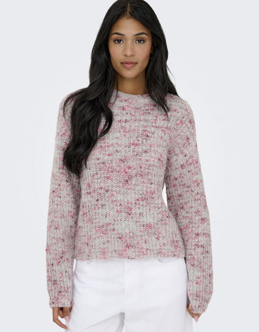 Jersey de cuello redondo, punto jaspeado, muy agradable al tacto.

Composición: 52% Acrílico, 43% poliéster y 5% Lana.

Se recomienda lavar a mano o en lavadora hasta 30º. No usar lejía, planchar suavemente del revés hasta 110º y no usar secadora.