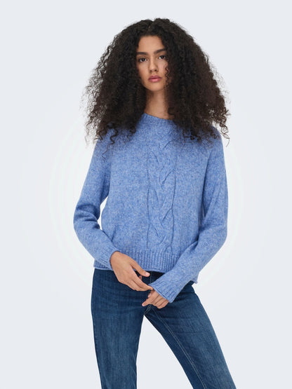 Jersey de cuello redondo, con puño y cuello acanalado y detalle de ochos en parte delantera.

Composición:&nbsp;58% Poliacrílico y 42% Poliéster.

Se recomienda lavar a mano o en lavadora hasta 30º. No usar lejía, planchar suavemente del revés hasta 110º y no usar secadora.