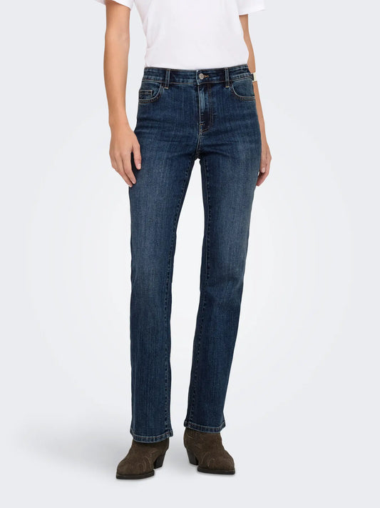 Pantalón vaquero, corte recto y ligeramente acampanado en el bajo.


Composición: 81% Algodón, 17% Poliéster y 2% Elastano.


Se recomienda lavar a mano o en lavadora hasta 30º. No usar lejía, planchar suavemente
del revés hasta 110º y no usar secadora.