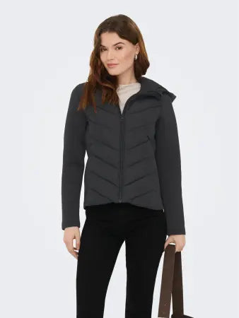 Abrigo perfecto para deporte mujer color negro acolchado JDY