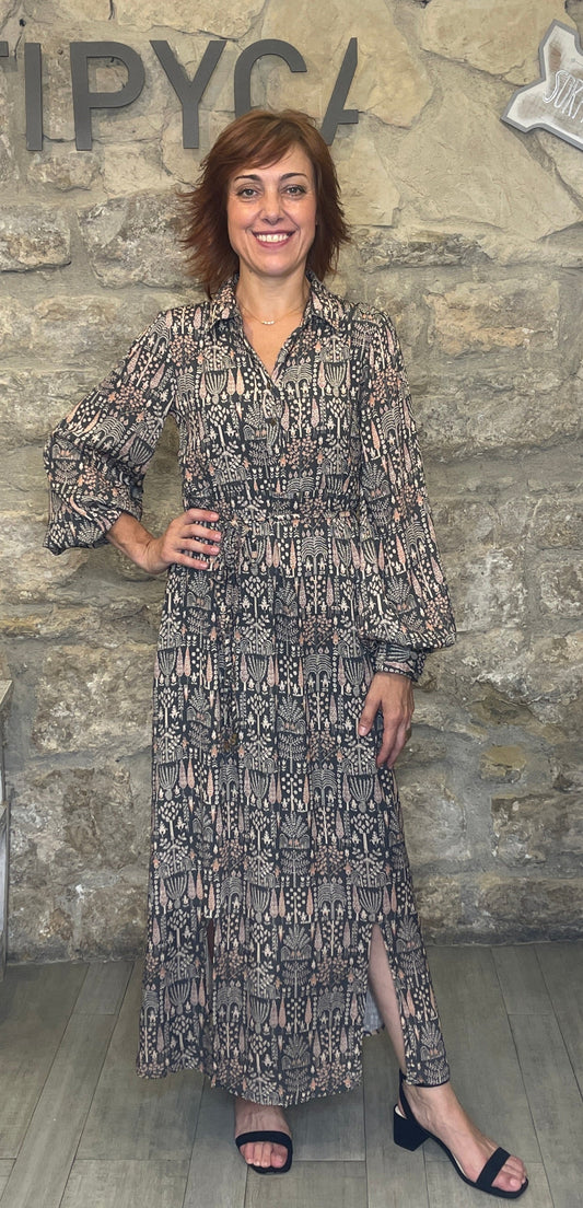 Vestido largo camisero en viscosa estampada.


Composición: 100% Viscosa.

Se recomienda lavar a mano o en lavadora hasta 30º. No usar lejía, planchar suavemente del revés hasta 110º y no usar secadora.