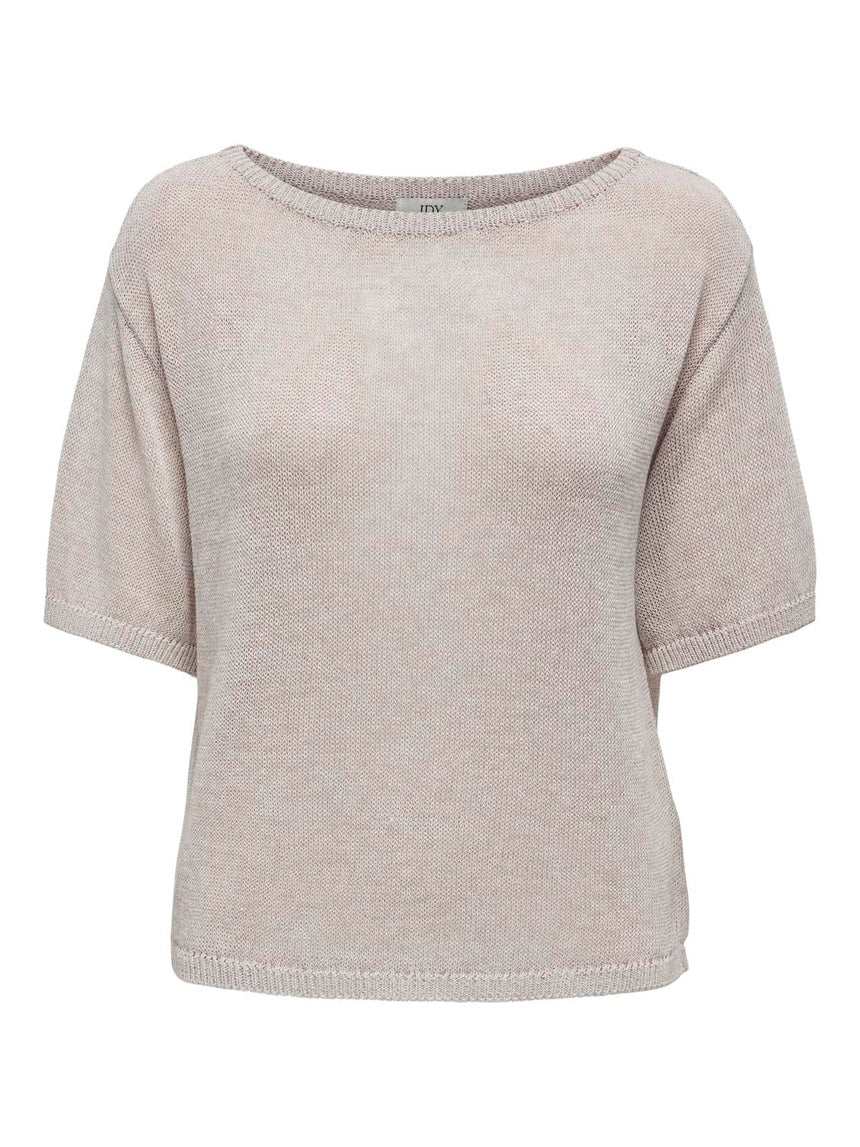 Jersey de manga corta en punto fino y con mucha caída.

Composición: 53% Algodón reciclado y 47% Poliéster.

Se recomienda lavar a mano o en lavadora hasta 30º. No usar lejía, planchar suavemente del revés hasta 110º y no usar secadora.