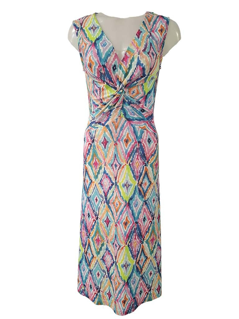 
Vestido con estampado multicolor de rombos, cruzado y fruncido en el centro delantero. Cuello en V, sin mangas