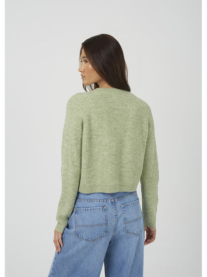 Chaqueta abierta de punto acanalado, cuello caja y cierre mediante botones.

Composición: 73% Acrílico, 25% Poliéster y 2% Elastano.

Se recomienda lavar a mano o en lavadora hasta 30º. No usar lejía, planchar suavemente del revés hasta 110º y no usar secadora.
