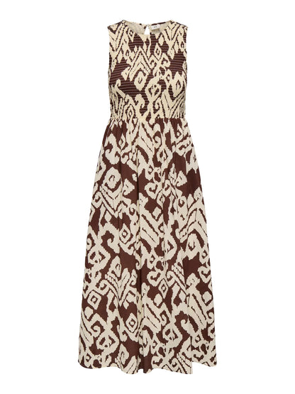 Vestido midi con parte superior en nido de abeja. Vestido fresco.

Composición: 100% Algodón.

Se recomienda lavar a mano o en lavadora hasta 30º. No usar lejía, planchar suavemente del revés hasta 110º y no usar secadora.