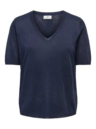 Camiseta de maga corta, con punto lúrex y escote en pico. Tejido suave y confortable.

Composición: 74% Viscosa y 26% Fibras metálicas.

Se recomienda lavar a mano o en lavadora hasta 30º. No usar lejía, planchar suavemente del revés hasta 110º y no usar secadora.