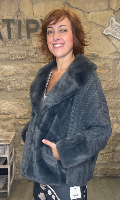 Abrigo corto de mujer NKN combinado de punto y pelo con solapas – Tienda de ropa en Logroño Comprar abrigos Online