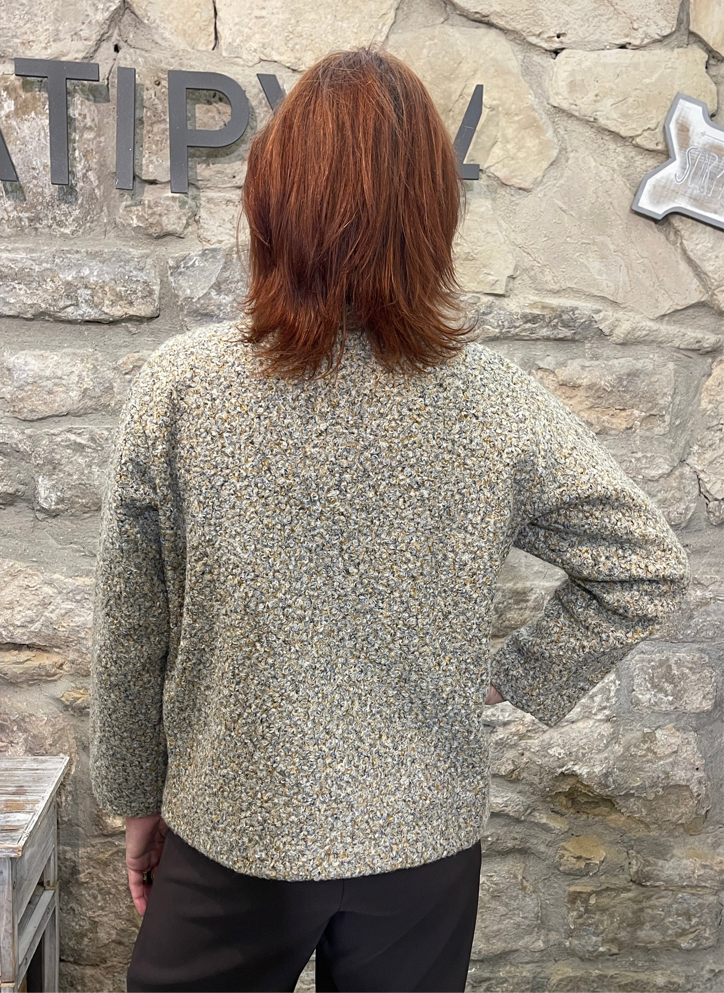 Vista trasera del abrigo corto Senoretta mujer, corte moderno y elegante Otoño – Tienda de ropa en Logroño