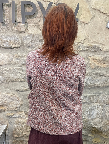 Vista trasera del abrigo corto Senoretta mujer, corte moderno y cómodo – Tienda de ropa en Logroño