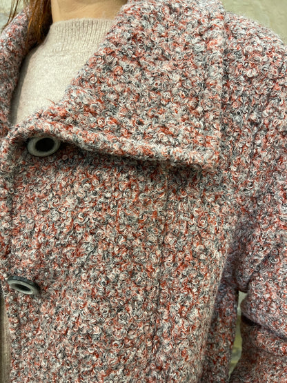 Detalle de los botones frontales del abrigo semilargo Senoretta mujer – Tienda de ropa en Logroño