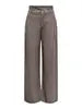 Pantalón de corte recto, con bolsillos que se adapta tanto a un look trotero, como al mas estiloso del evento. Cierre mediante cremallera.


Composición: 50% Poliéster reciclado, 45% Poliéster y 5% Elastano.


Se recomienda lavar a mano o en lavadora hasta 30º. No usar lejía, planchar suavemente
del revés hasta 110º y no usar secadora.