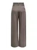 Pantalón de corte recto, con bolsillos que se adapta tanto a un look trotero, como al mas estiloso del evento. Cierre mediante cremallera.


Composición: 50% Poliéster reciclado, 45% Poliéster y 5% Elastano.


Se recomienda lavar a mano o en lavadora hasta 30º. No usar lejía, planchar suavemente
del revés hasta 110º y no usar secadora.
