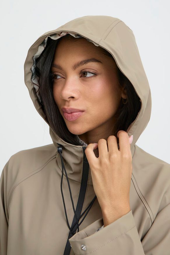 Chubasquero Largo  BYAVAN BYOUNG