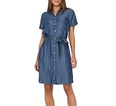 Vestido vaquero fino.  Composición; 100% Lyocell.  Se recomienda lavar a mano o en lavadora hasta 30º. No usar lejía, planchar suavemente del revés hasta 110º y no usar secadora.