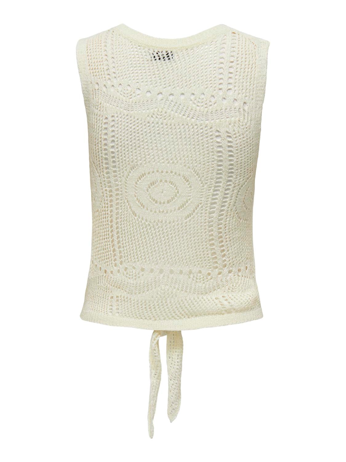 Top de punto fino tipo crochet, con lazada en la cintura. Tejido fresco y transpirable.  Composición: 55% Acrílico y 45% Nailon.  Se recomienda lavar a mano o en lavadora hasta 30º. No usar lejía, planchar suavemente del revés hasta 110º y no usar secadora.