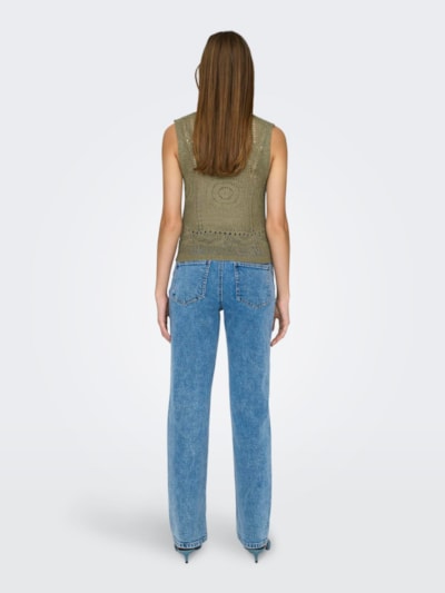 Top de punto fino tipo crochet, con lazada en la cintura. Tejido fresco y transpirable.  Composición: 55% Acrílico y 45% Nailon.  Se recomienda lavar a mano o en lavadora hasta 30º. No usar lejía, planchar suavemente del revés hasta 110º y no usar secadora.