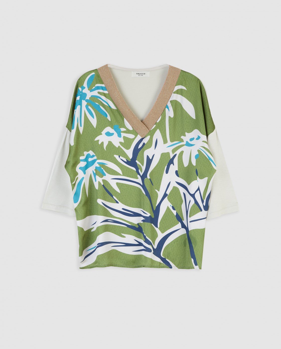 Sweatshirt TRUCCO estampada. Manga francesa. Cuello pico. Detalle brillo en pico.

Composición: 100% Poliéster Punto: 95% Viscosa 5% Elastano.

Se recomienda lavar a mano o en lavadora hasta 30º. No usar lejía, planchar suavemente del revés hasta 110º y no usar secadora.