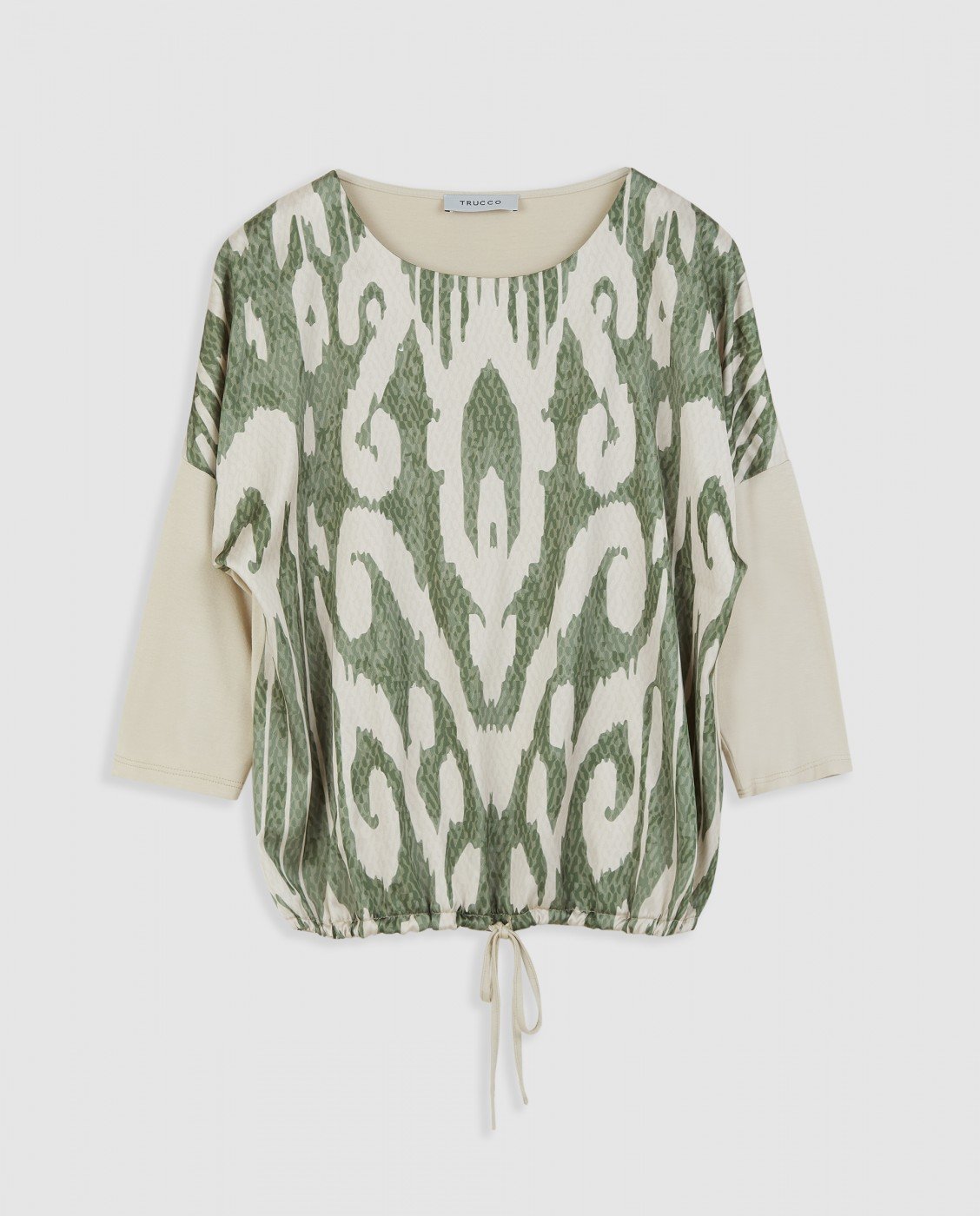 Camiseta TRUCCO de manga larga y estampado frontal muy original. Escote redondo. Sweatshirt estampada de manga francesa, cuello redondo cerrado y cordón ajustable en bajo.

Composición: 97% Poliéster y 3% Elastano.

Se recomienda lavar a mano o en lavadora hasta 30º. No usar lejía, planchar suavemente del revés hasta 110º y no usar secadora.